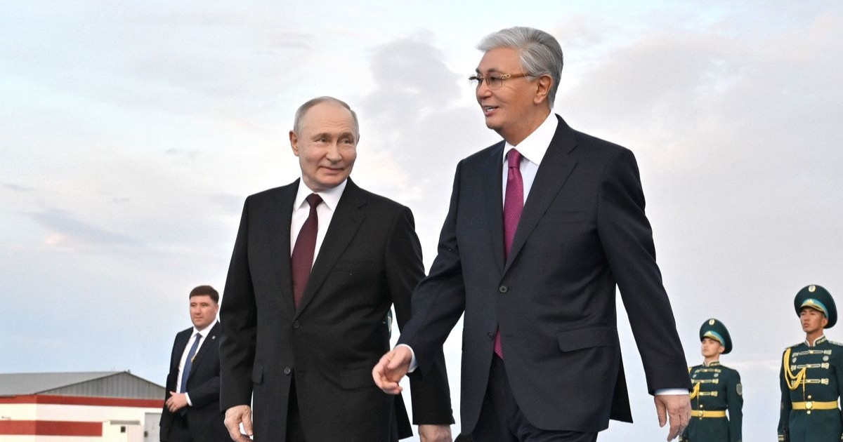 Тоқаев пен Путин Үндістанда бейресми кездесу өткізді