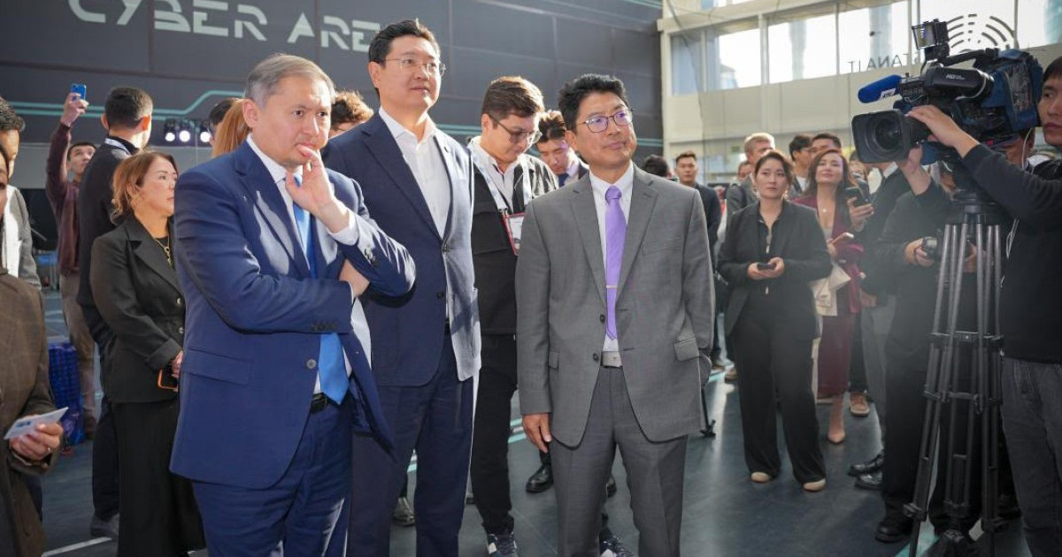 SDU студенттері оқу курстарын әзірлейтін AI-платформа жасады