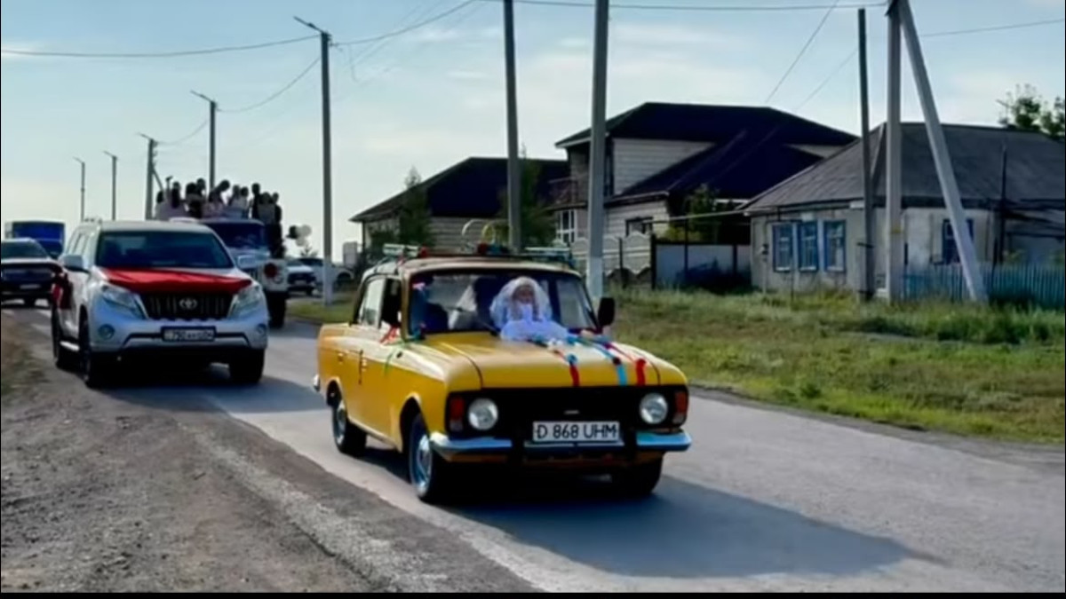 Ақтөбе облысында 90-жылдар стиліндегі той кортежіне қатысқан жүргізушілер жазаланды