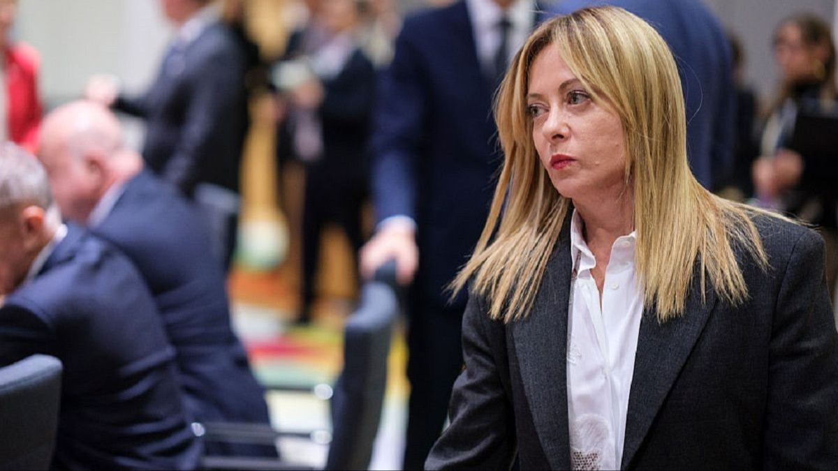 Мелони Италия мектептерінде бурка мен никабқа тыйым салуды ұсынды