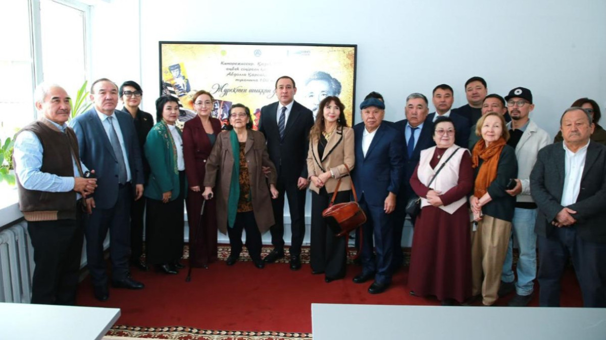 Алматыда режиссер Абдолла Қарсақбаевтың есімі аудиторияға берілді