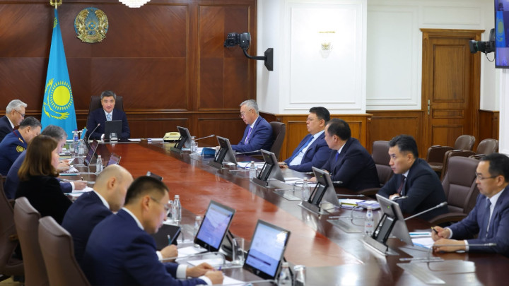 Олжас Бектенов «Таза Қазақстан» аясындағы тапсырмалардың орындалуын талқылады