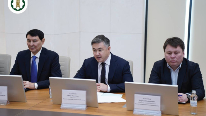 Тимур Сүлейменов халықаралық олимпиада жеңімпаздарымен кездесті